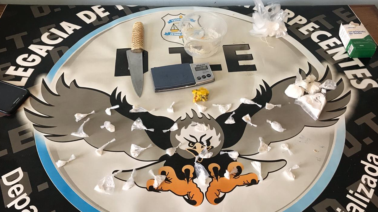POLÍCIA CIVIL PRENDE HOMEM COM 33 PAPELOTES DE CRACK E UMA PORÇÃO DE COCAÍNA EM MACAPÁ